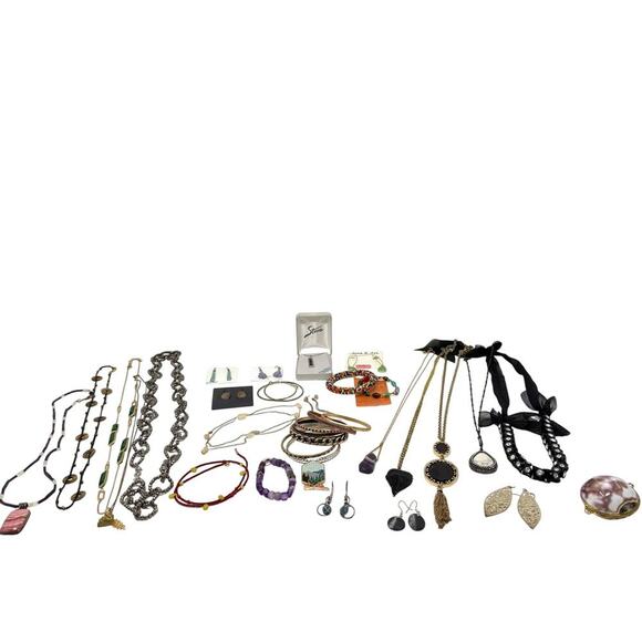 Mixed Jewelry Bundle 25+ Pieces – Necklaces, Bracelets, Earrings Boho, Eclectic - Picture 1 of 6